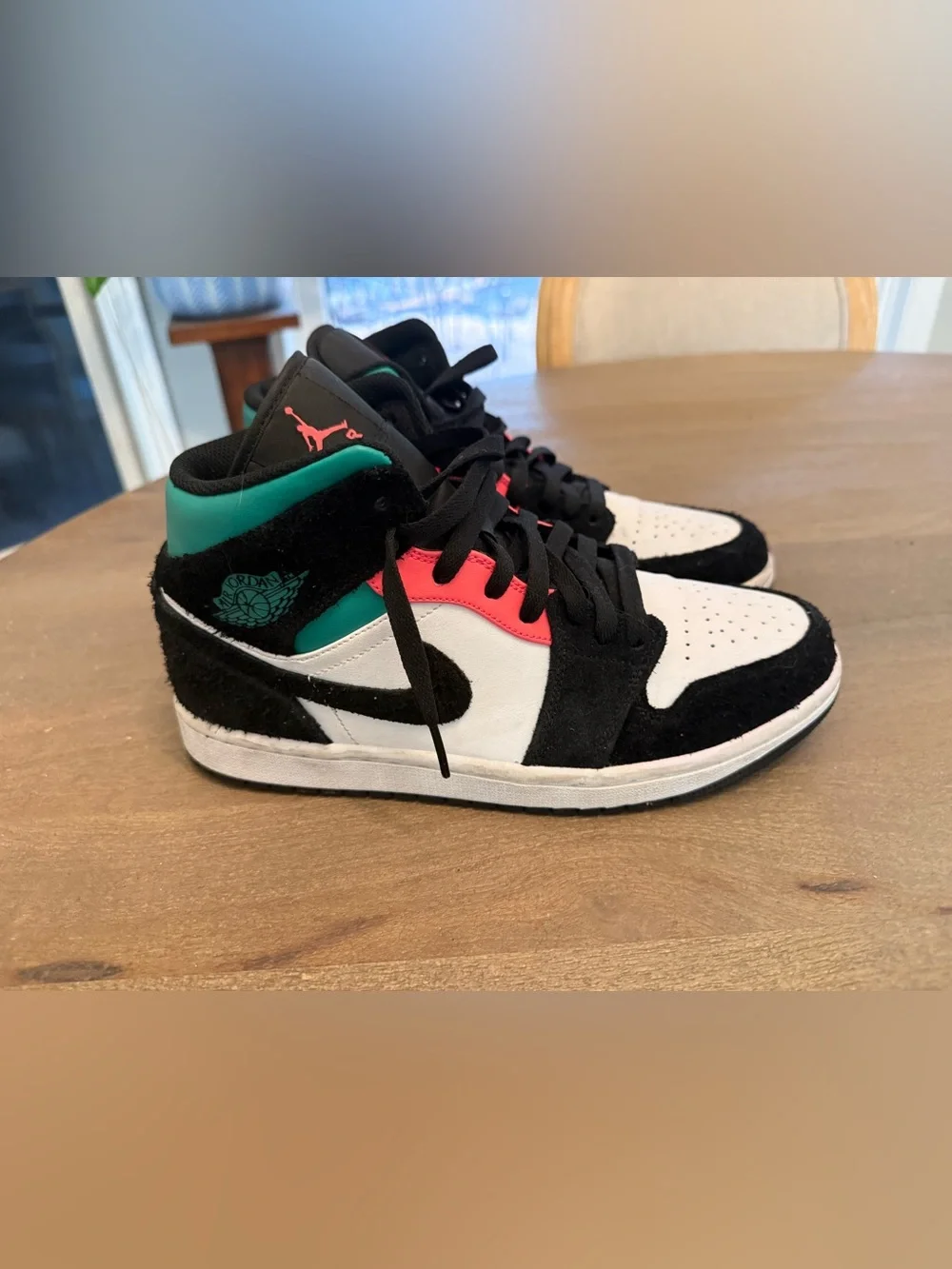 Air Jordan 1 Mid SE South Beach Sneakers Size 8Y / Men’s 8 / Women’s 9.5